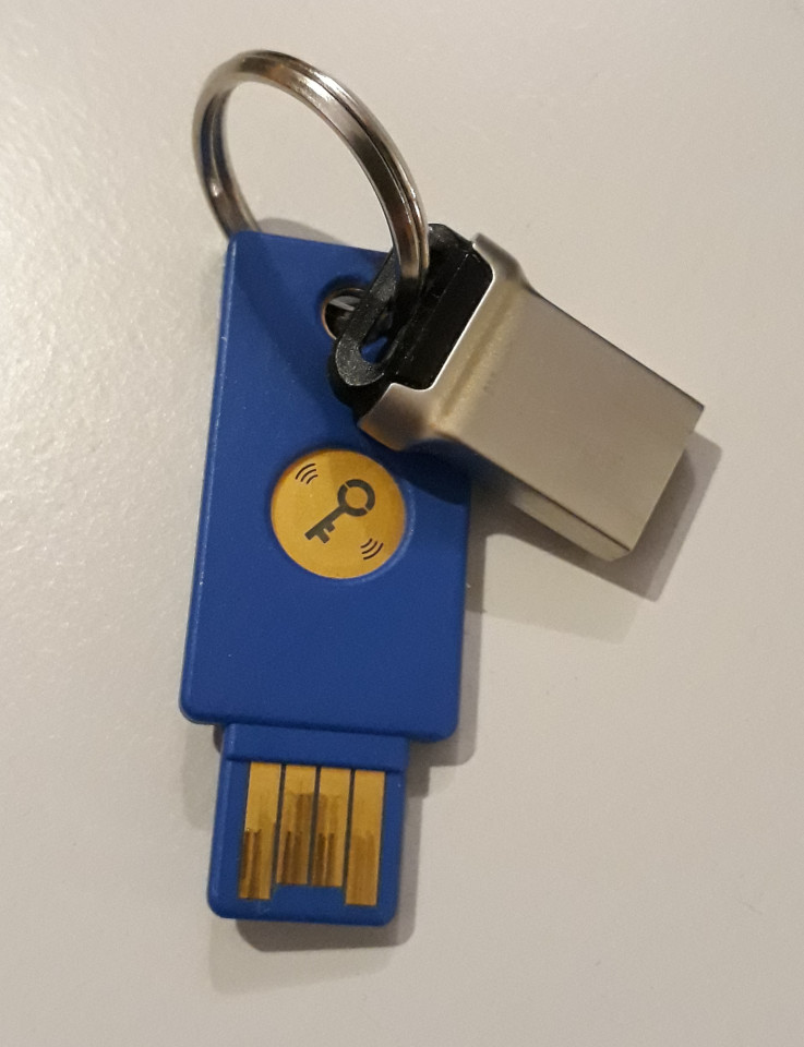 image of a fido key ringed to a usb stick